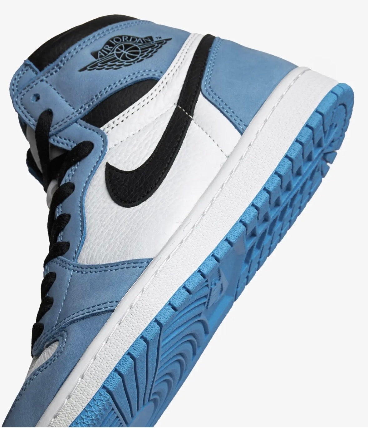 Nike Air Jordan 1 Retro High OG "University Blue"