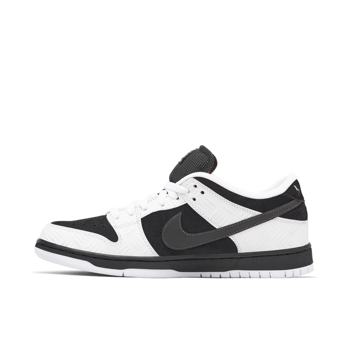 NIKE SB Dunk Low x TIGHTBOOTH