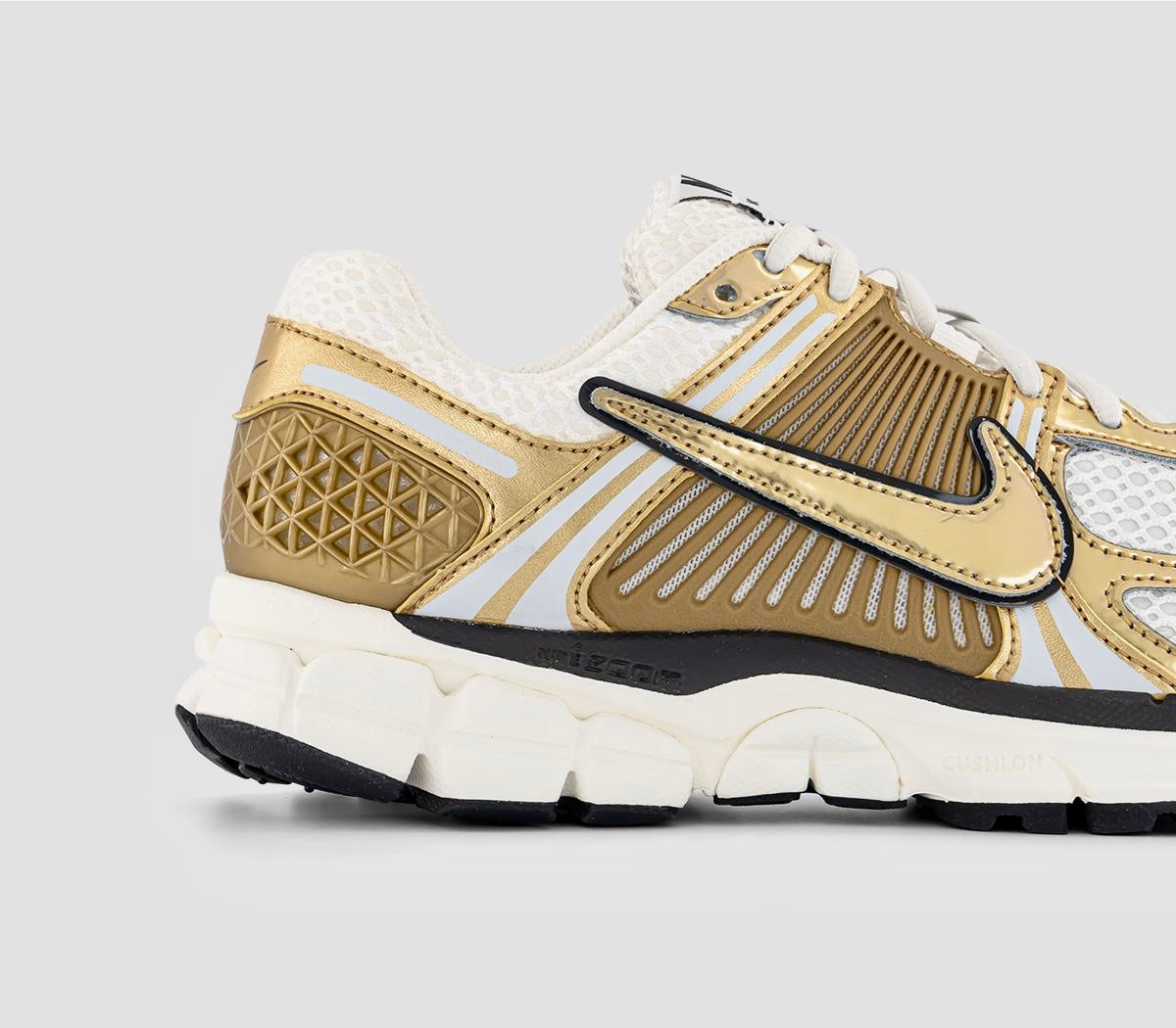 NIKE Zoom Vomero 5 "Metallic Gold"