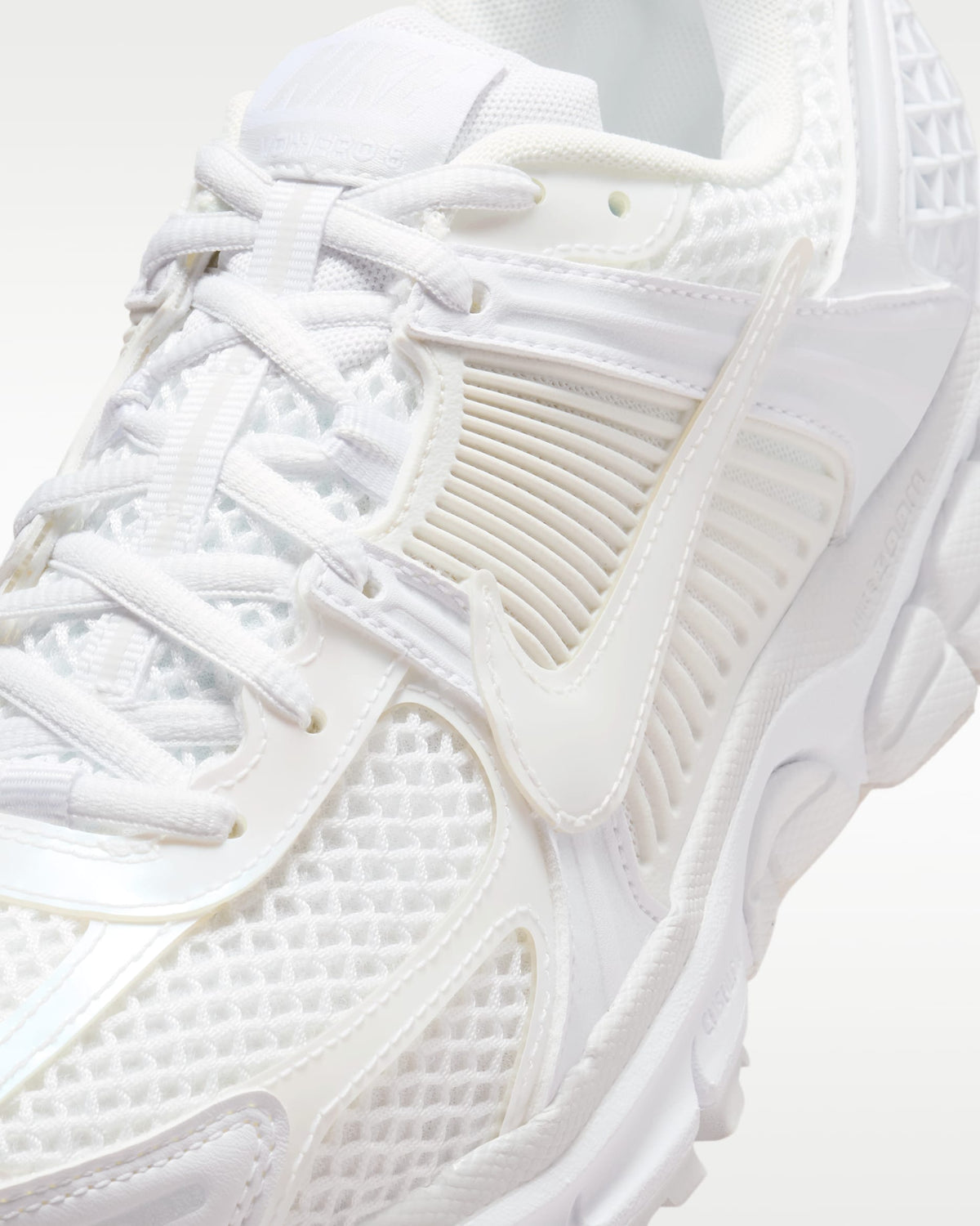 Nike Zoom Vomero 5 "Triple White" "Summit White"