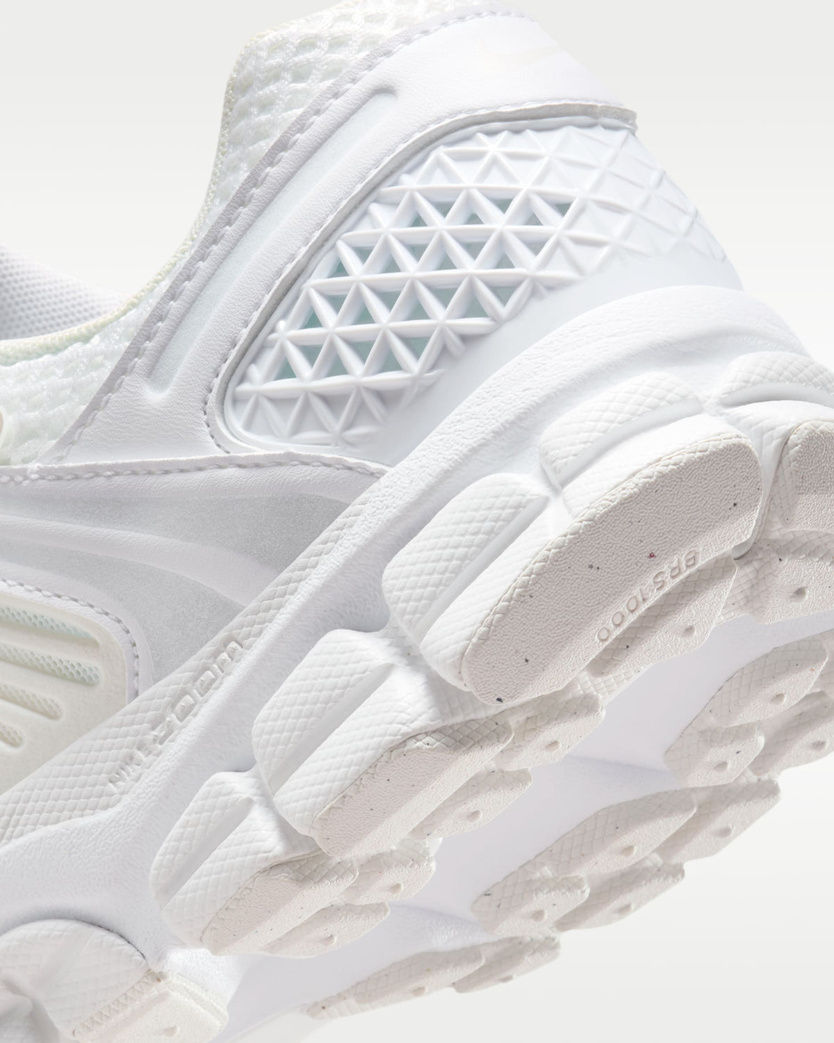 Nike Zoom Vomero 5 "Triple White" "Summit White"
