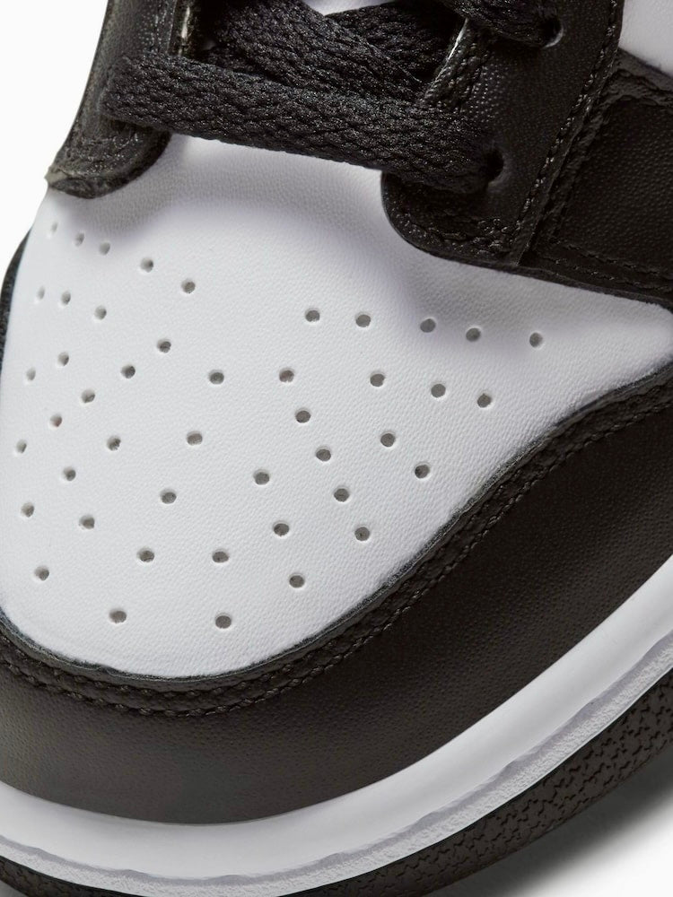 Nike Dunk Low Black & White "Panda"