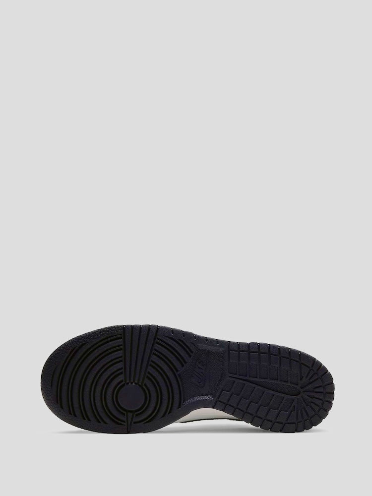 Nike Dunk Low Black & White "Panda"