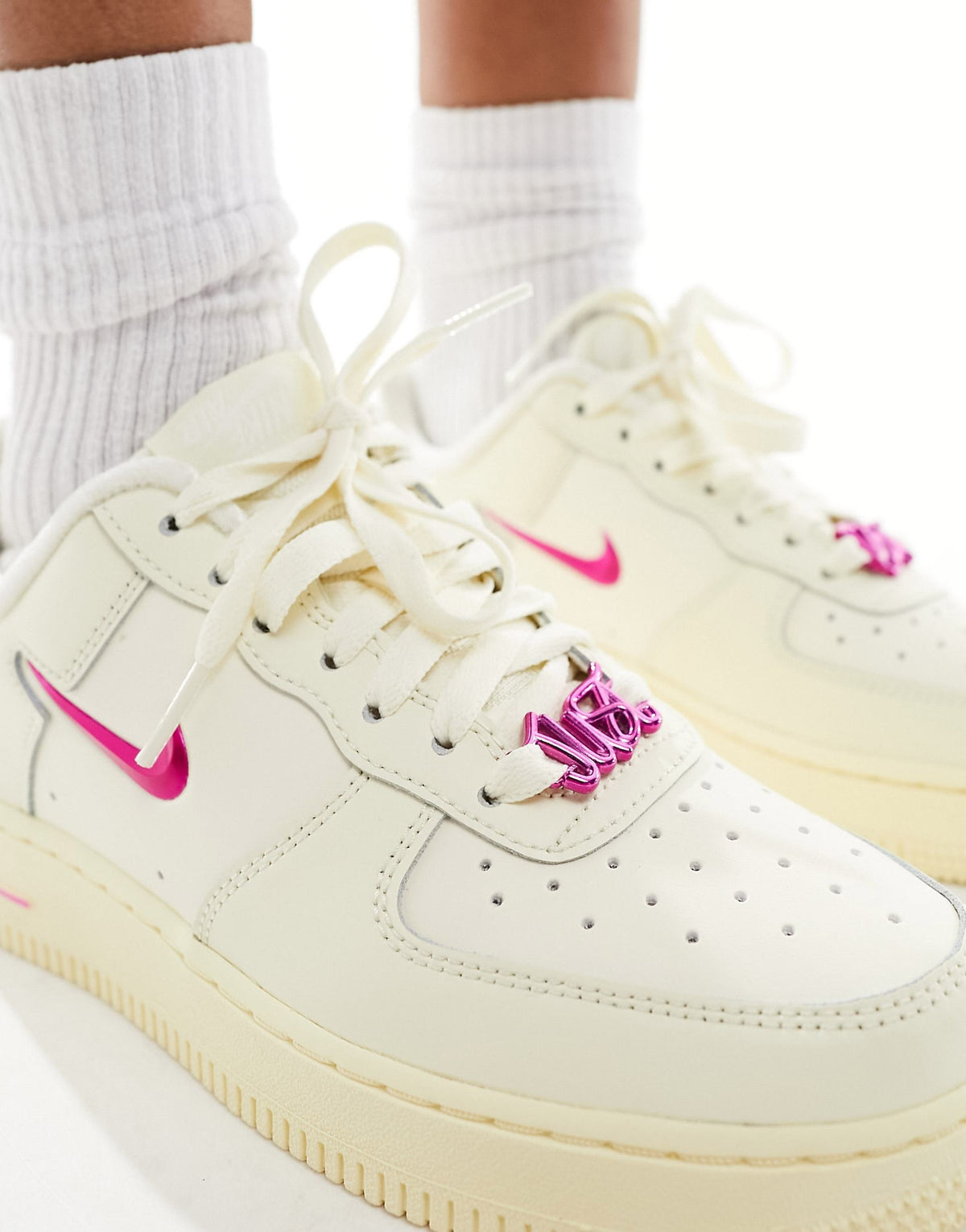 Nike Air Force 1 '07 SE "Coconut Milk-Alabaster-Playful Pink"