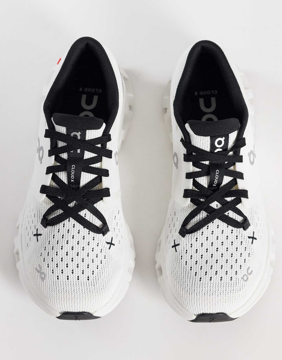 On Cloud X 4 cross-training "Ivory - Black"