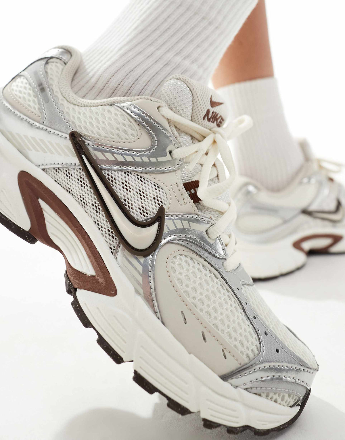 Nike V5 RNR "Sail-Fauna Brown-Phantom-Light Orewood Brown"