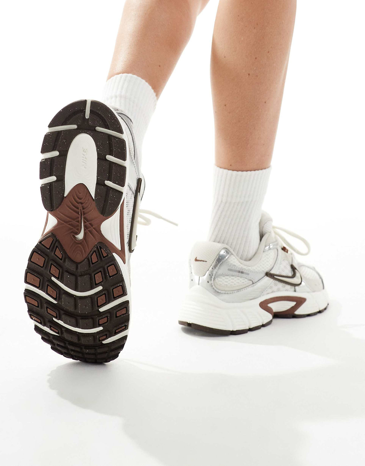 Nike V5 RNR "Sail-Fauna Brown-Phantom-Light Orewood Brown"