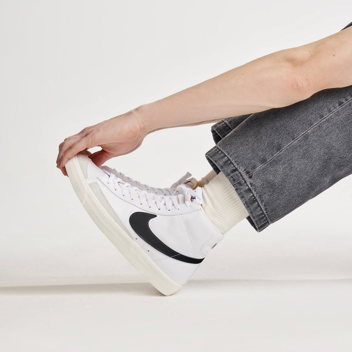Nike Blazer Mid '77 Vintage "White-Black"