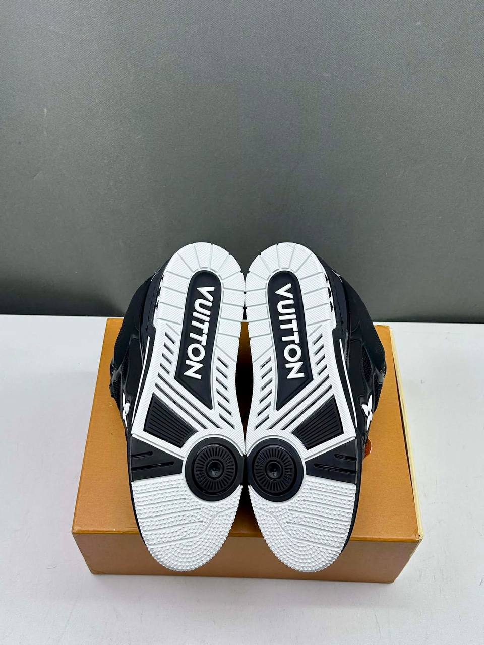 Louis Vuitton Skate "Black White"