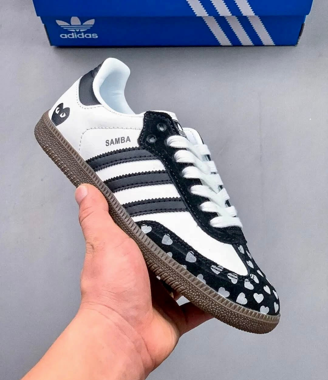 Adidas Samba OG
Samba x Comme des Garçons (CDG) Play "Heart Edition".