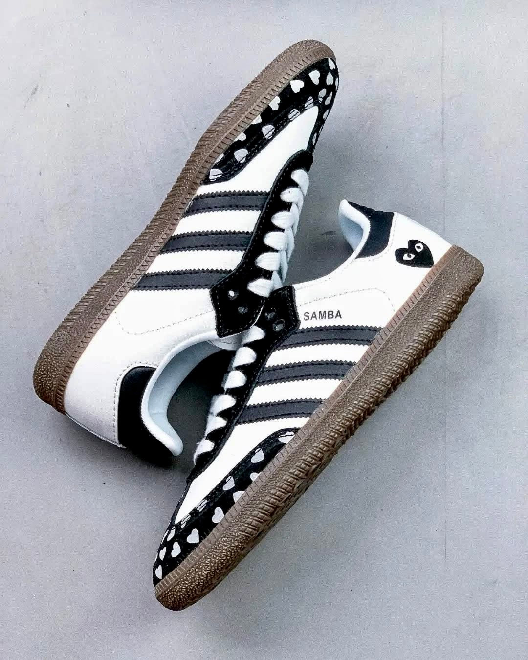 Adidas Samba OG
Samba x Comme des Garçons (CDG) Play "Heart Edition".